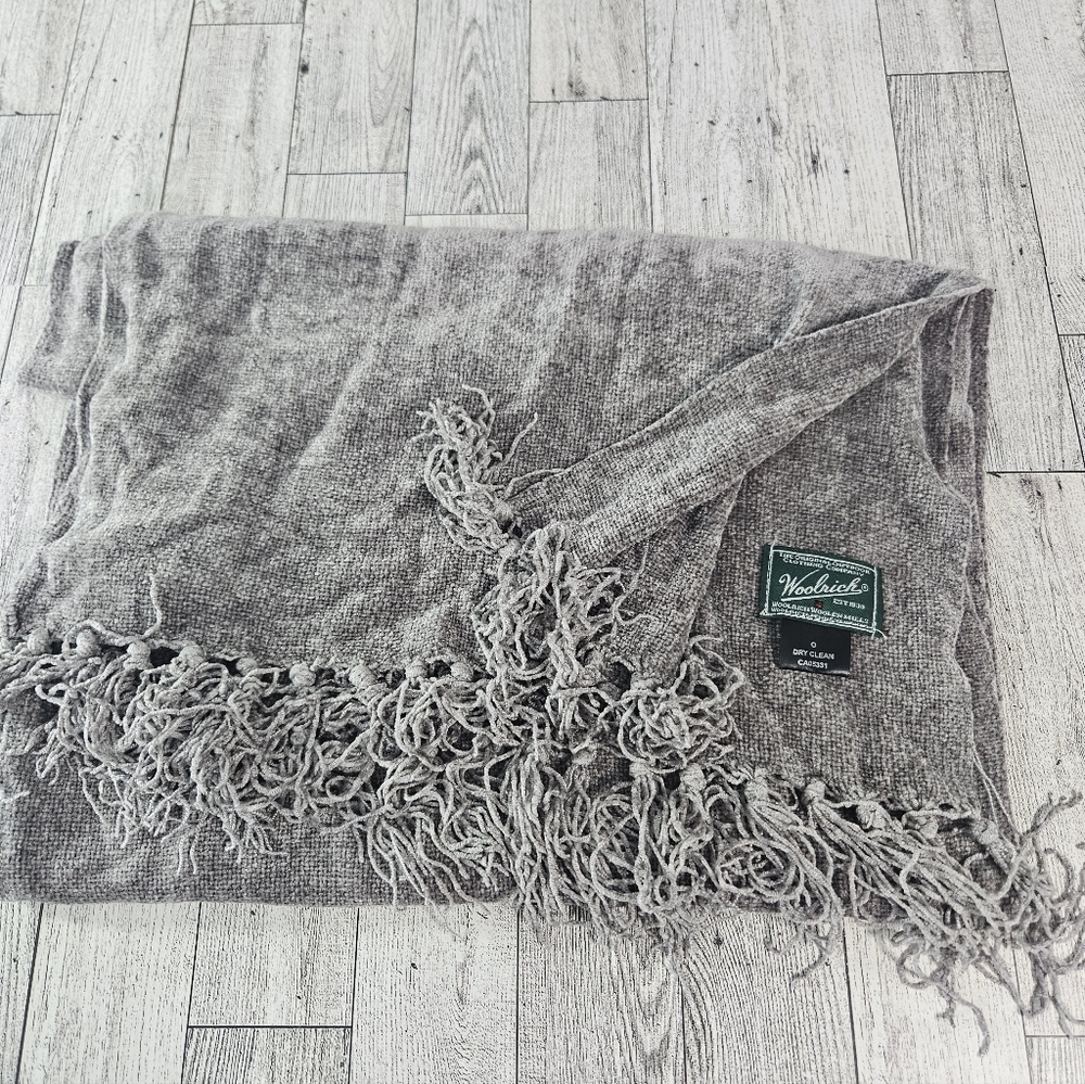 Woolrich Chenille Tassels Scarf Gray Soft 13.5 X 67 Winter Knit